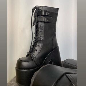 Womens Demonia Boots Camel-250 5” platform in Black